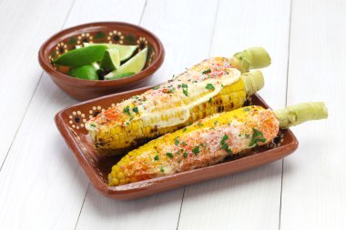 Meksika usulü ızgara mısır, elote.