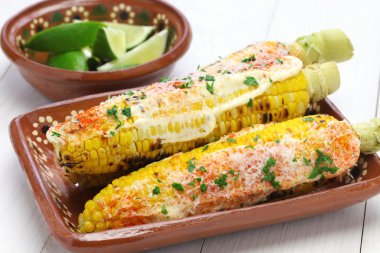 Meksika usulü ızgara mısır, elote.