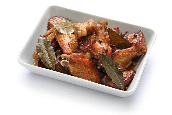 Курица и свинина adobo, филиппинская еда — стоковое фото