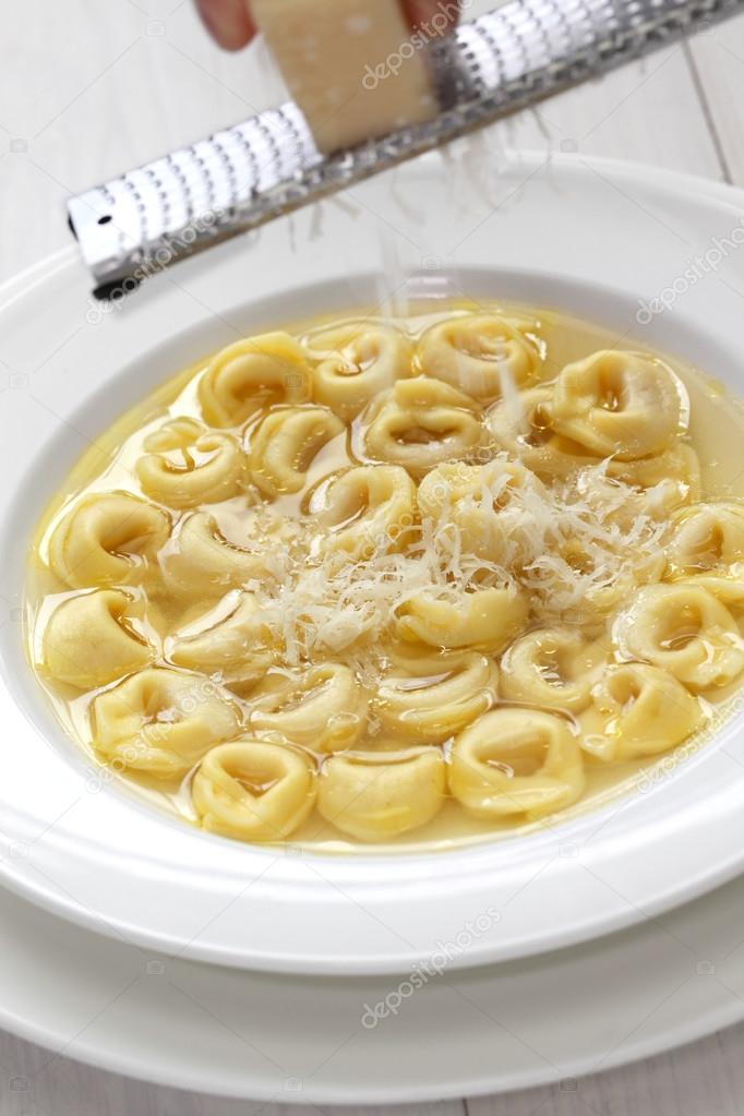 555 Tortellini Al Brodo Stock Photos Free Royalty Free Tortellini Al Brodo Images Depositphotos