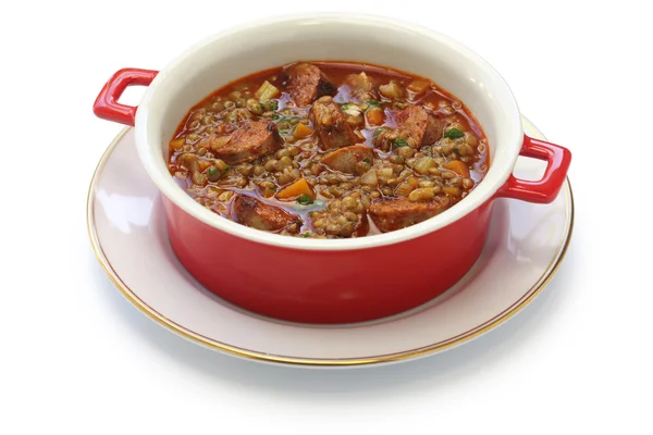 Испанский чечевичный суп с чоризо — стоковое фото