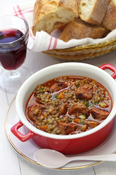 Spanische Linsensuppe mit Chorizo — Stockfoto