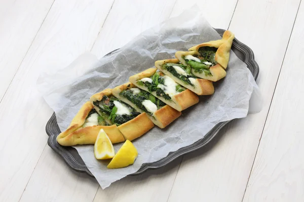 Spinach pide, traditional turkish pizza — Stock Photo, Image