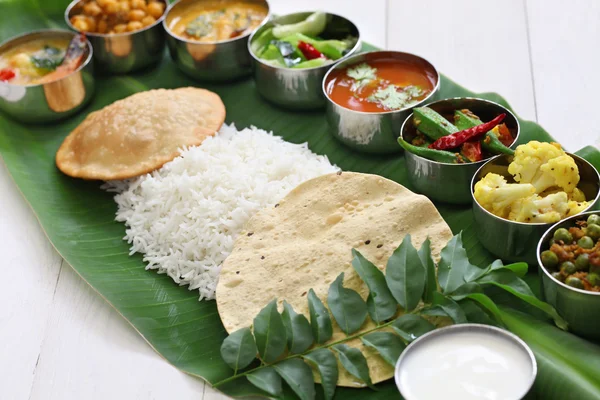 Comidas del sur de la India en hoja de plátano —  Fotos de Stock