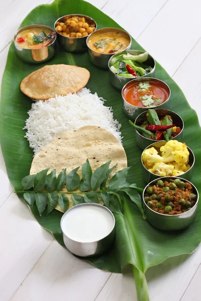 Comidas del sur de la India en hoja de plátano —  Fotos de Stock