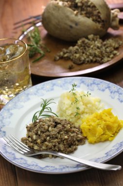 sakatat yahnisi neeps tatties ve scotch viski