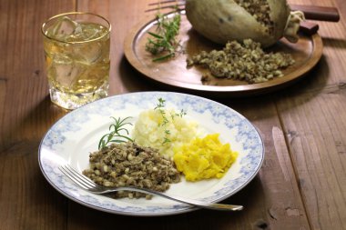 sakatat yahnisi neeps tatties ve scotch viski