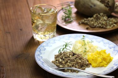 sakatat yahnisi neeps tatties ve scotch viski