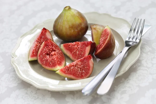 Japanese fresh figs cut open — Stock Photo, Image