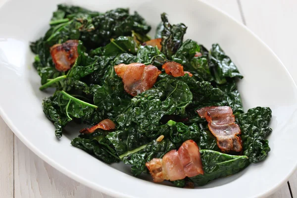 Cavolo nero saltato e pancetta — Foto Stock