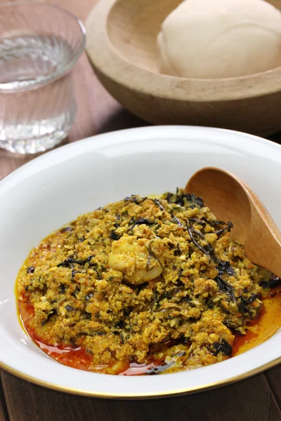 Egusi çorba ve dövülerek yam, Nijeryalı mutfağı — Stok fotoğraf