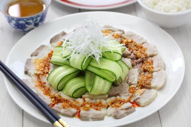 sichuan mutfağından baharatlı Sarımsak soslu domuz eti dilimleri