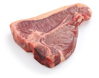 Kuru yaşlı t-bone biftek, beyaz arka plan üzerinde izole ham sığır eti