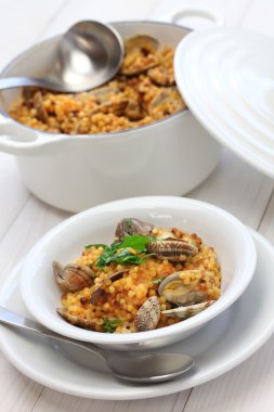 Sardunyalı makarna fregula istiridye, İtalyan mutfağı ile