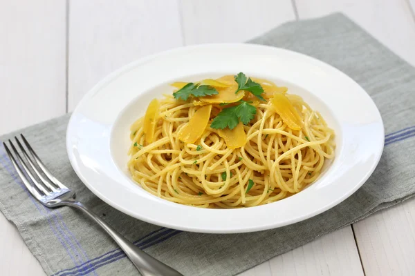 Spaghetti with bottarga, italian cuisine — Stock Photo, Image