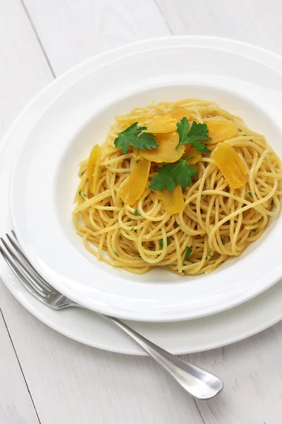 Spaghetti with bottarga — Stock Photo, Image