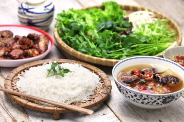topuz cha, Vietnamca noodle yemek