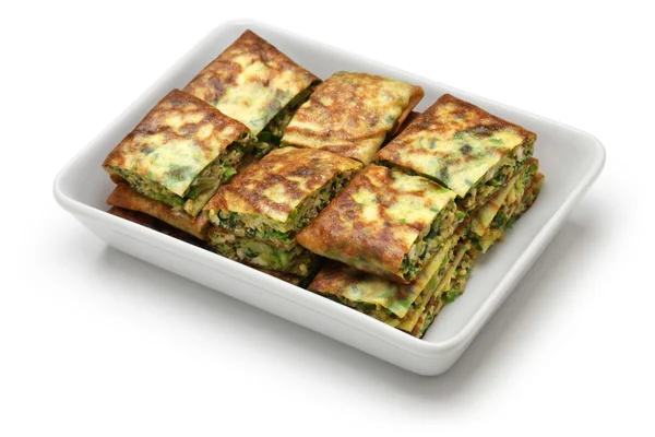 Zelfgemaakte martabak telur, Indonesisch straat voedsel — Stockfoto