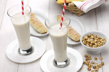 homemade horchata and fartons clipart