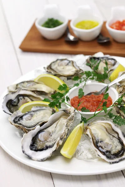 Plato de ostras frescas —  Fotos de Stock