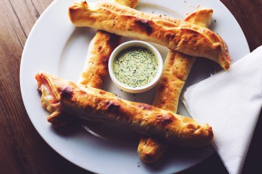 Pizza Stangles Thangaraj taze sos ile