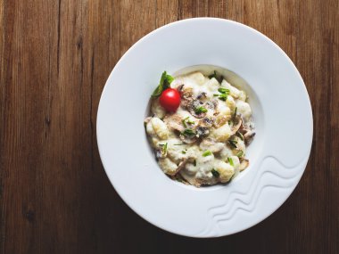 Domates ve peynirli makarna Gnocchi