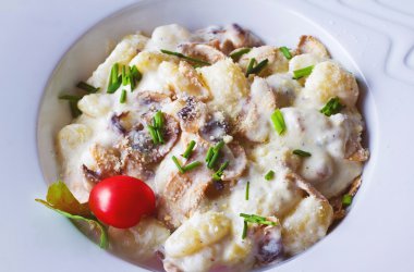 Domates ve peynirli makarna Gnocchi