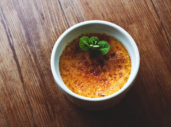 Creme Brulee s mátou — Stock fotografie