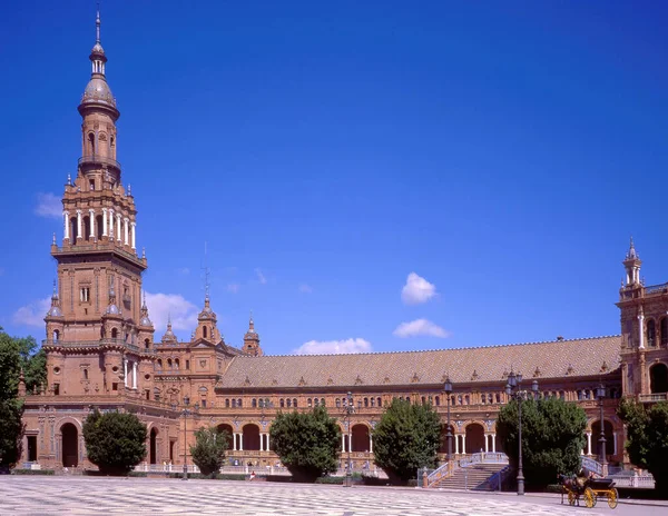 Placa Espana Turistien Kanssa Sevillassa Andalusiassa Espanjassa Kirkas Sininen Taivas — kuvapankkivalokuva