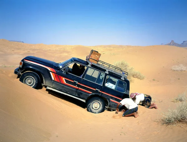 Deserto Árabe Yemen Abril 2001 Tratando Conseguir Una Tracción Las — Foto de Stock