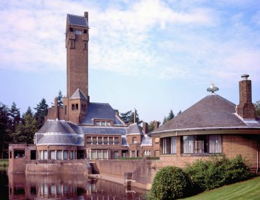 Hollanda Ede 'deki Ulusal Park De Hoge Veluwe' da Sint-Hubertus av kalesi. Tanınmış Hollandalı mimar Berlage.