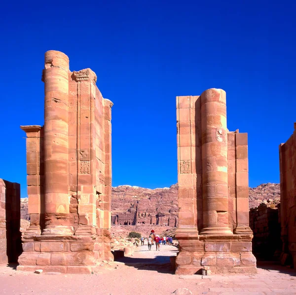 Petra Jordan August 2001 Touristen Temenos Tor Zentrum Von Petra — Stockfoto