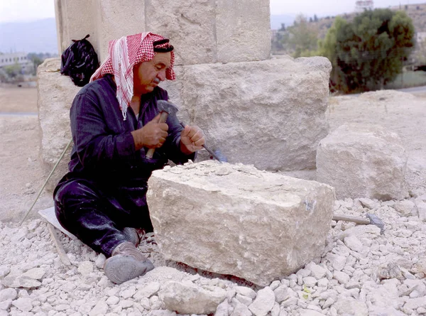 Jerash Jordan September 2000 Arabische Steenhouwer Aan Het Werk Oude — Stockfoto