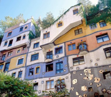 VIENNA, AUSTRIA - 14 Mayıs 2014: Avusturyalı sanatçı ve mimar Friedensreich Hundertwasser tarafından tasarlanan Hundertwasser Haus