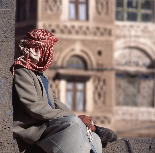 Homme arabe, vu de dos, avec voile — Photo