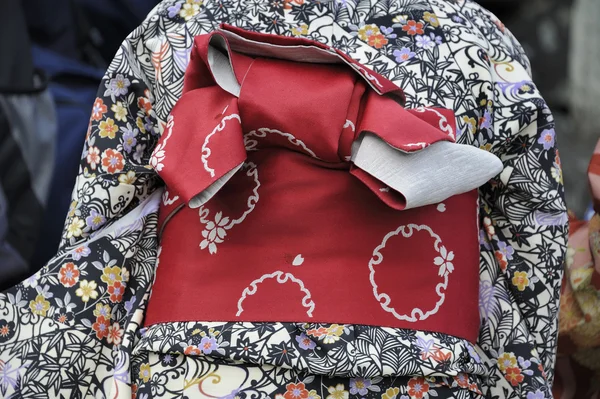 Kimono kırmızı munsuko ile — Stok fotoğraf