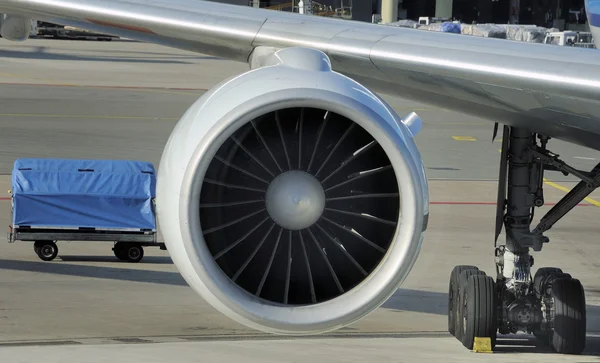 Triebwerk des Flugzeugs — Stockfoto