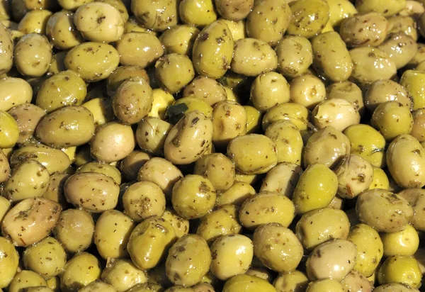 Green olives at market — Stock Photo, Image