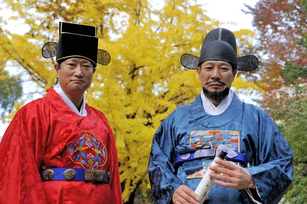 Armed guards at Deoksugung Palace, Seoul, South Korea — Stock Photo, Image