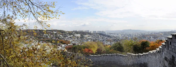 Panoramatický výhled z pevnosti stěny Seonggwak — Stock fotografie