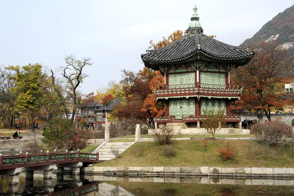 O Pavilhão Hyangwonjeong — Fotografia de Stock