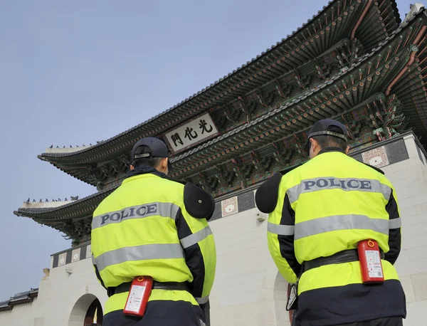 Dwóch policjantów w Seulu — Zdjęcie stockowe