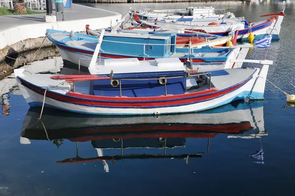 Barcos estacionados —  Fotos de Stock