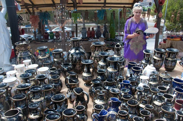 Hatıra Eşyası Girit Yunanistan - renkli plaka alışveriş — Stok fotoğraf