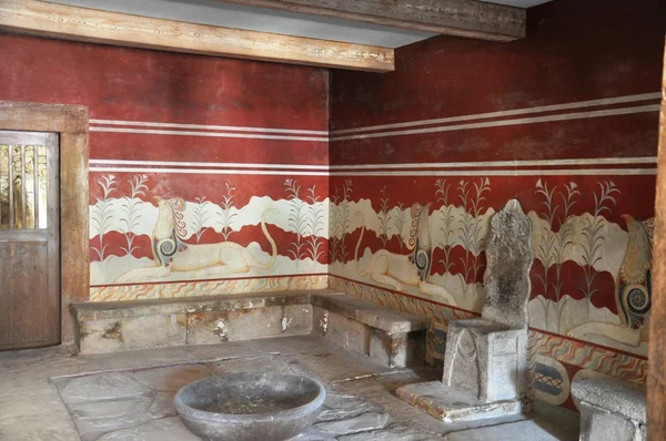 크노소스 궁전은 크레타 헤 라 클 리온 고고학 사이트-그리스 왕위 룸 — 스톡 사진