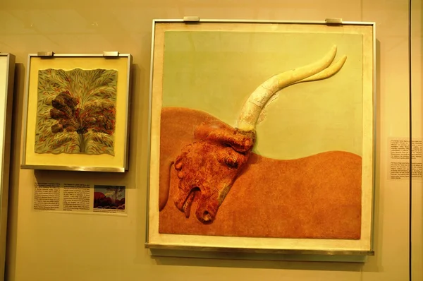 Wall painting from Herakleion Archaeological Museum - Original Bull fresco from Knossos Palace — Stock Photo, Image