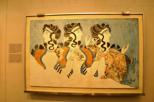 壁画从伊拉克利翁考古博物馆-原始壁画从克诺索斯宫殿三位女士 — 图库照片