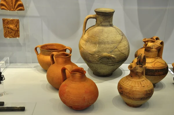 Objetos de cerámica del Museo Arqueológico de Herakleion — Foto de Stock