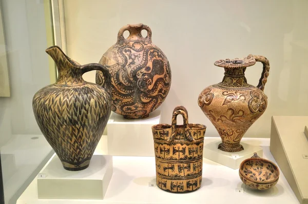 Ceramic objects from Herakleion Archaeological Museum — Stock Photo, Image