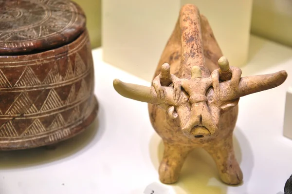 Κεραμικά αντικείμενα από το Αρχαιολογικό Μουσείο Ηρακλείου — Φωτογραφία Αρχείου
